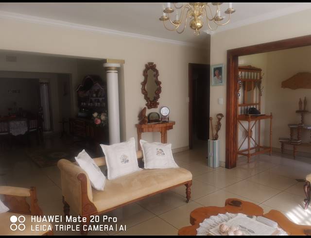 5 BEDROOM FREEHOLD FOR SALE IN BRACKENHURST